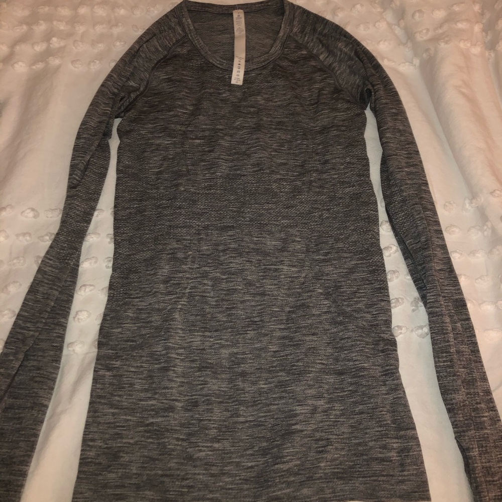 Gray lululemon top